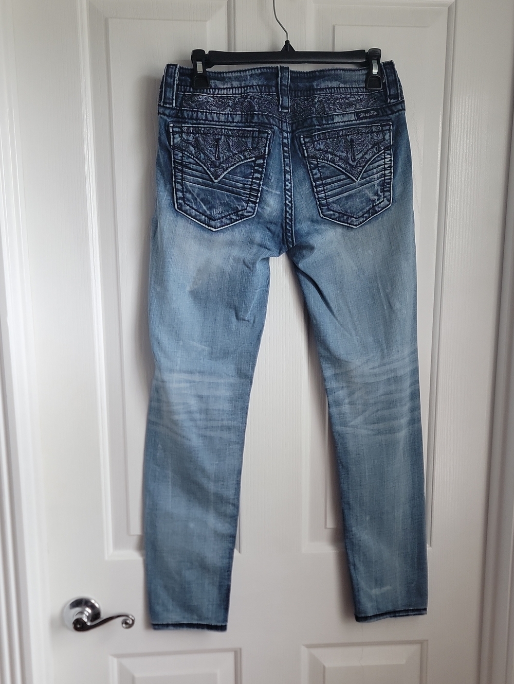 Miss Me Signature Light Blue Skinny Jeans with Embroidered Back Pockets Size 28